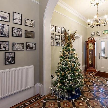 Charades Guest House ヘレフォード エクステリア 写真