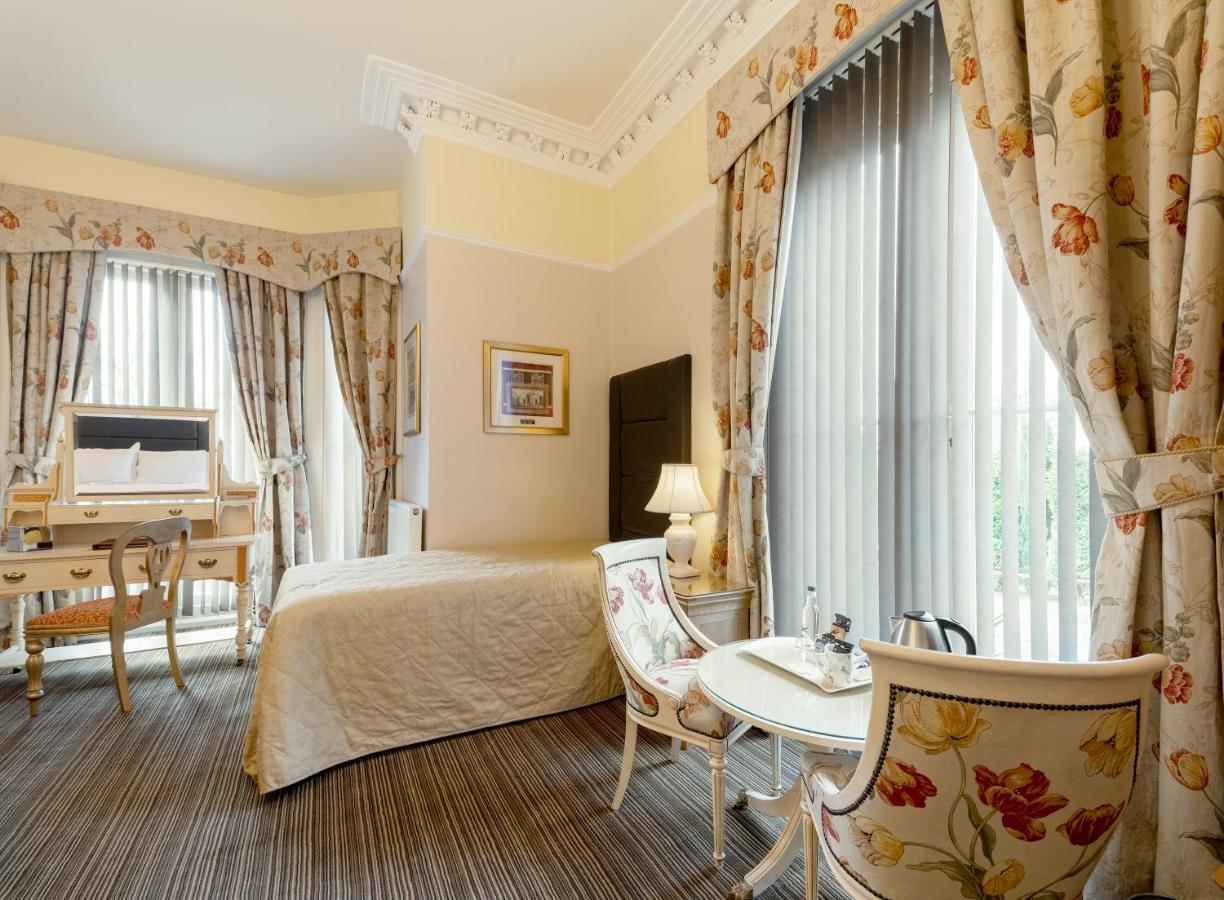 Charades Guest House ヘレフォード エクステリア 写真