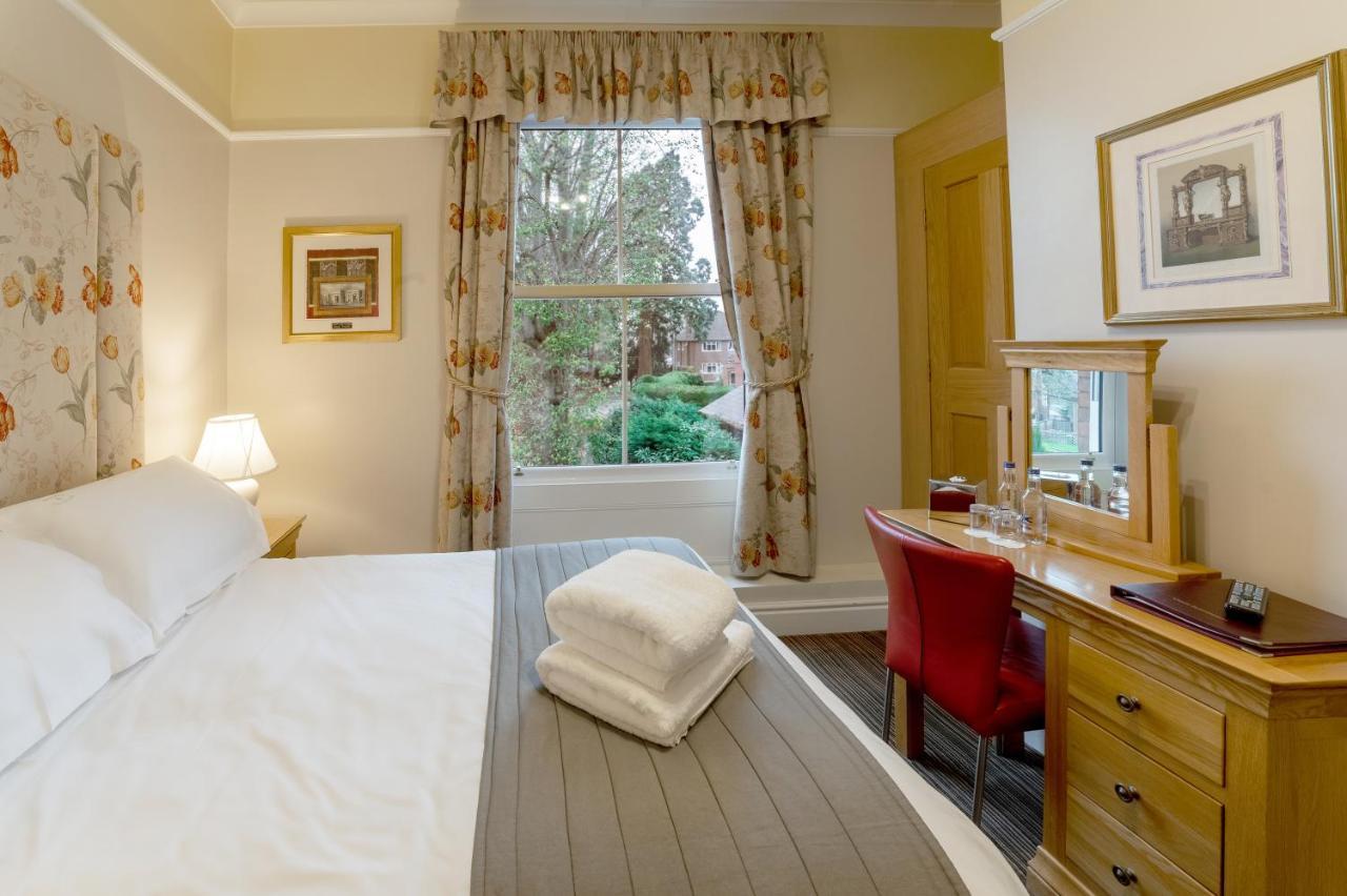 Charades Guest House ヘレフォード エクステリア 写真