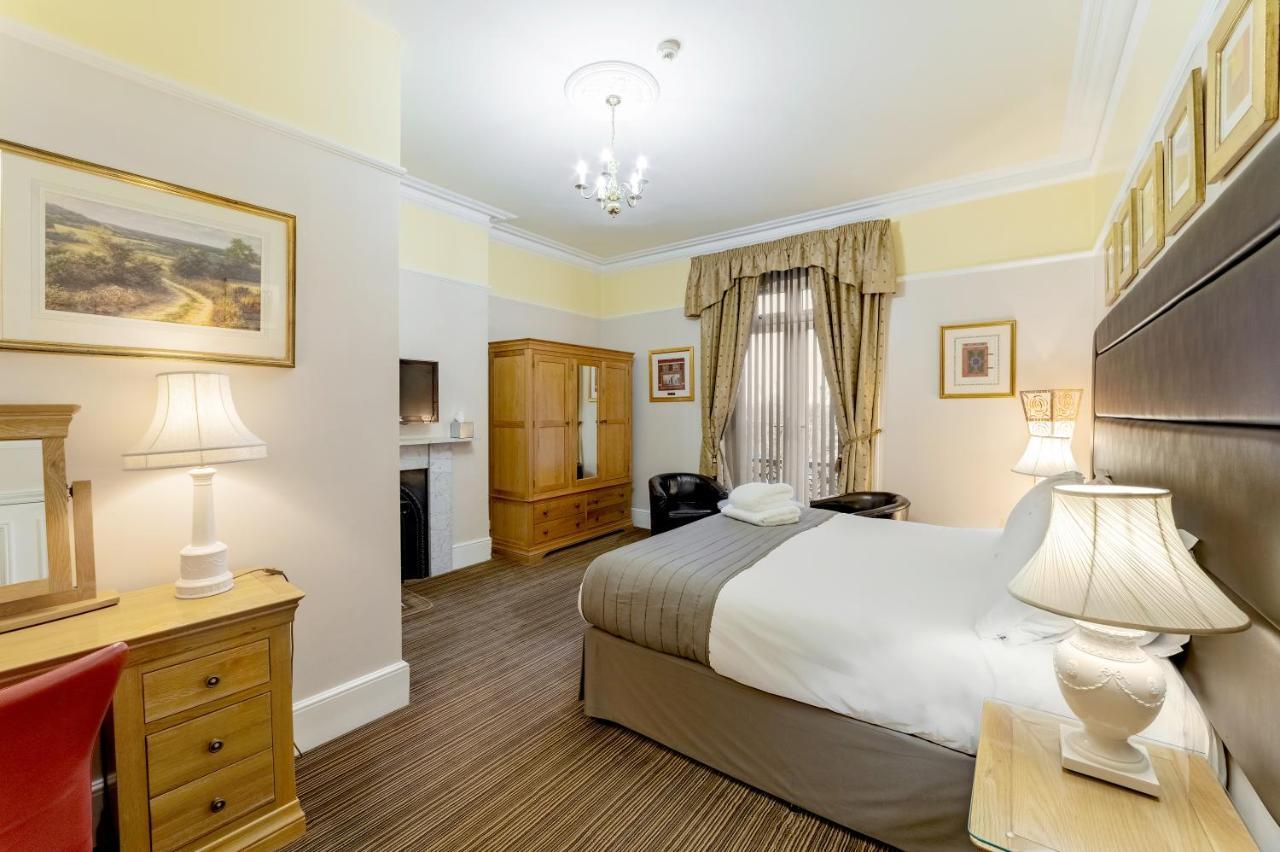 Charades Guest House ヘレフォード エクステリア 写真
