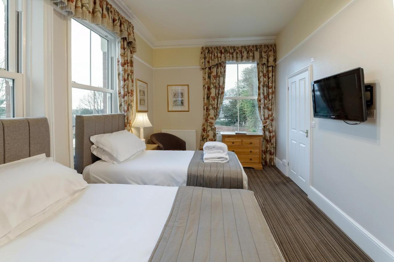 Charades Guest House ヘレフォード エクステリア 写真