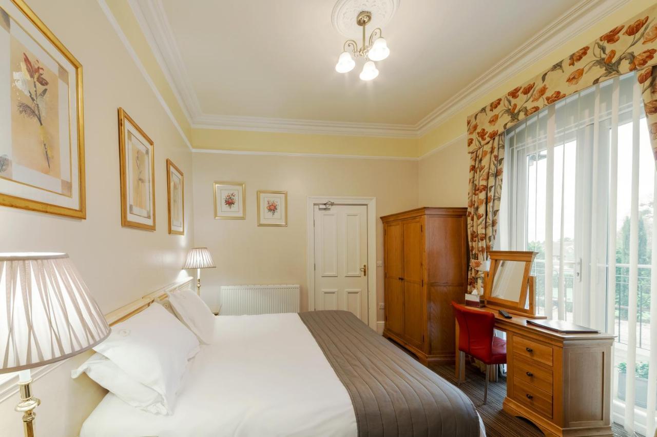 Charades Guest House ヘレフォード エクステリア 写真