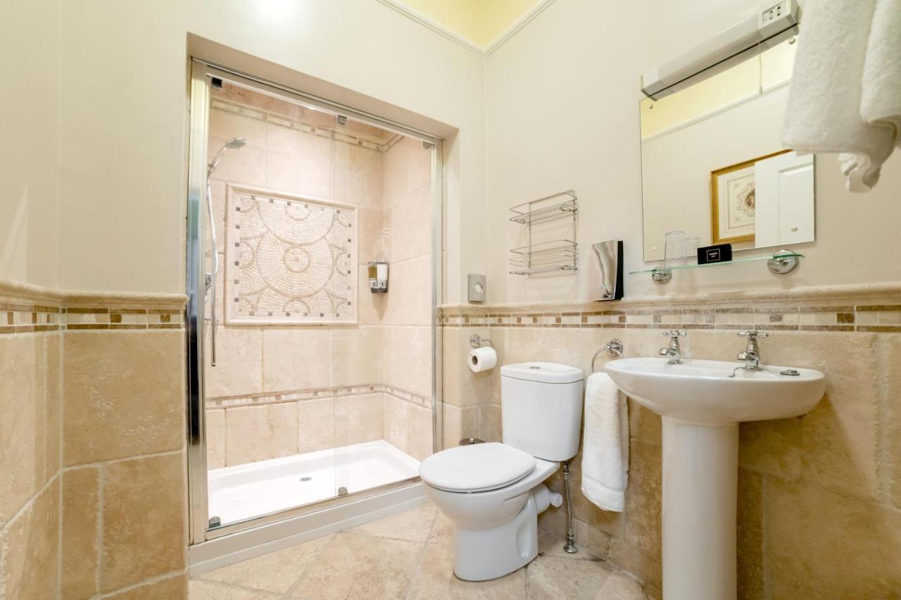 Charades Guest House ヘレフォード エクステリア 写真