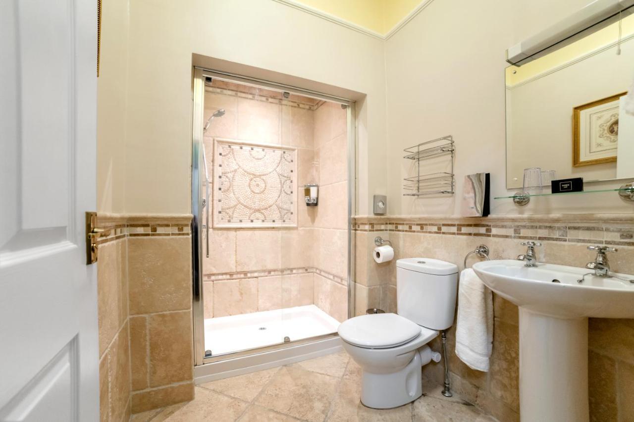 Charades Guest House ヘレフォード エクステリア 写真