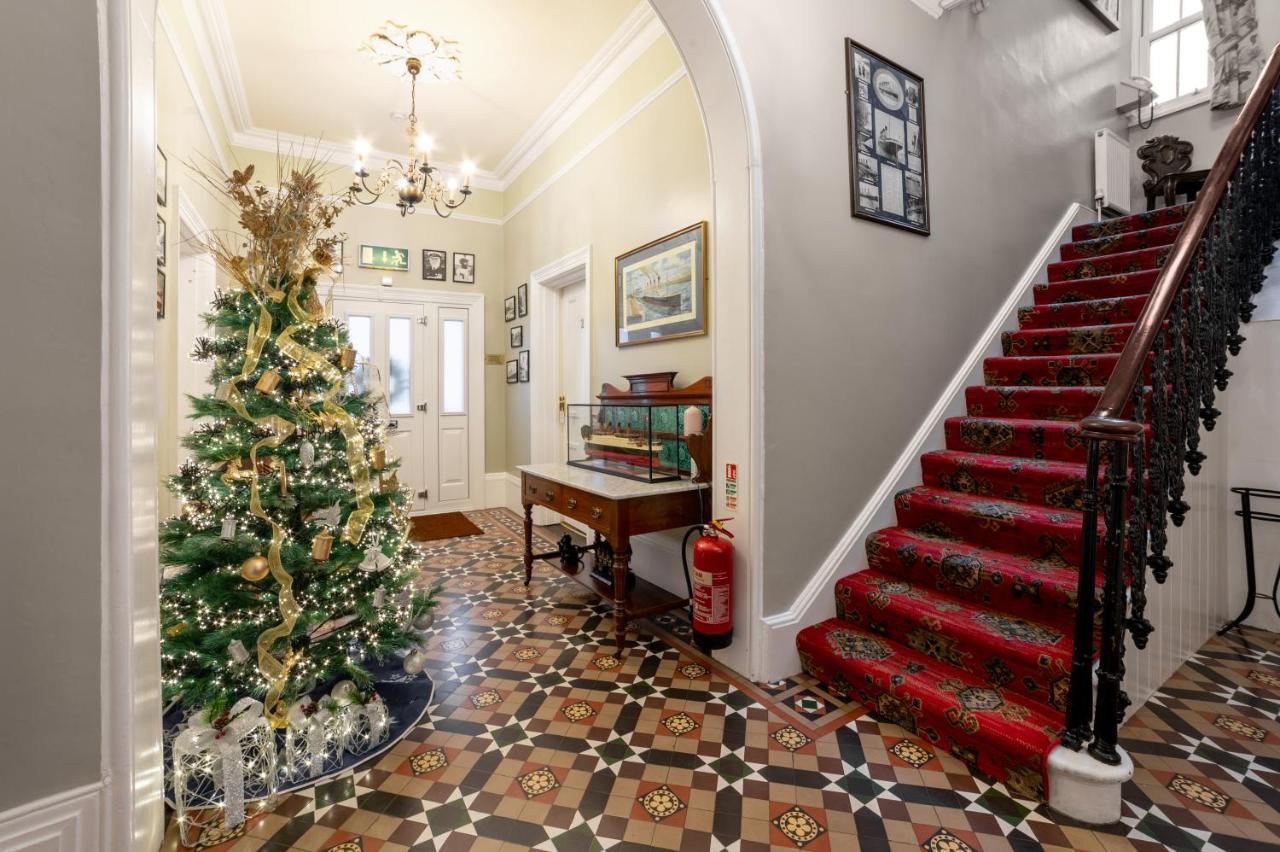 Charades Guest House ヘレフォード エクステリア 写真
