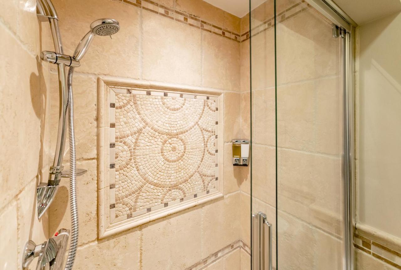 Charades Guest House ヘレフォード エクステリア 写真