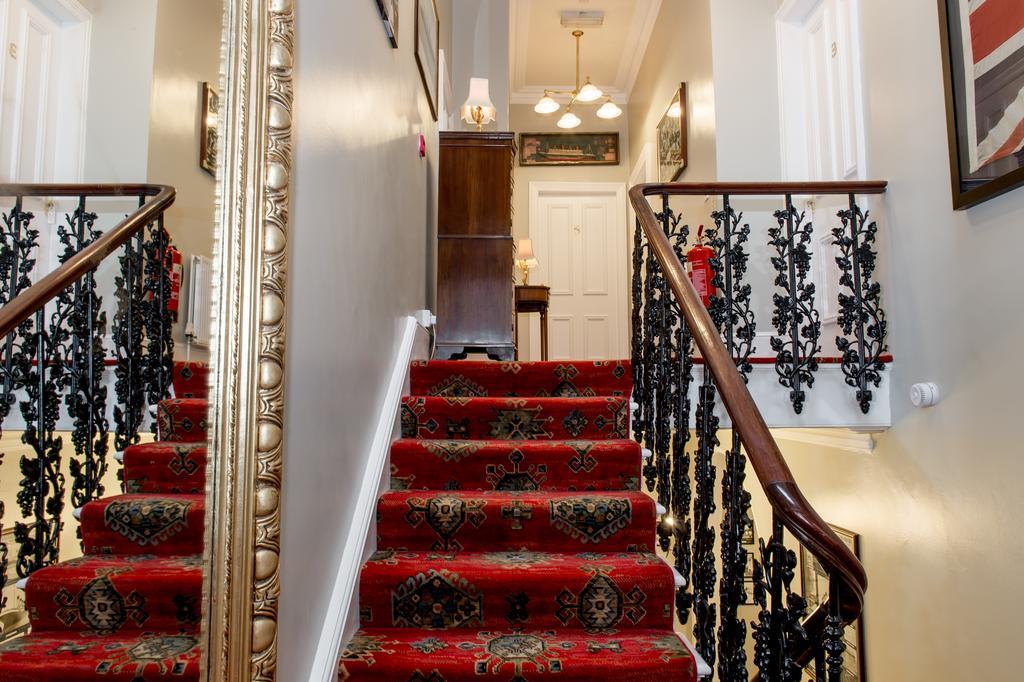 Charades Guest House ヘレフォード エクステリア 写真