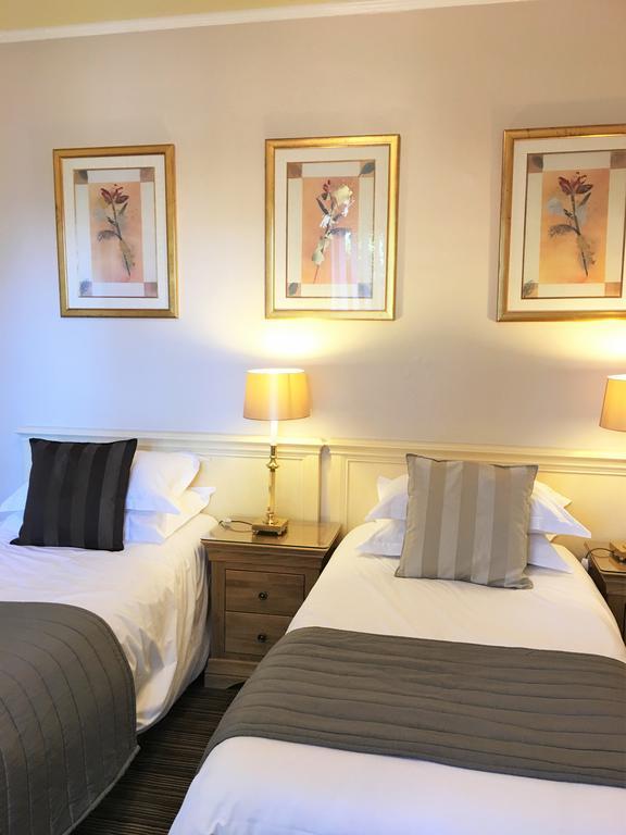 Charades Guest House ヘレフォード エクステリア 写真